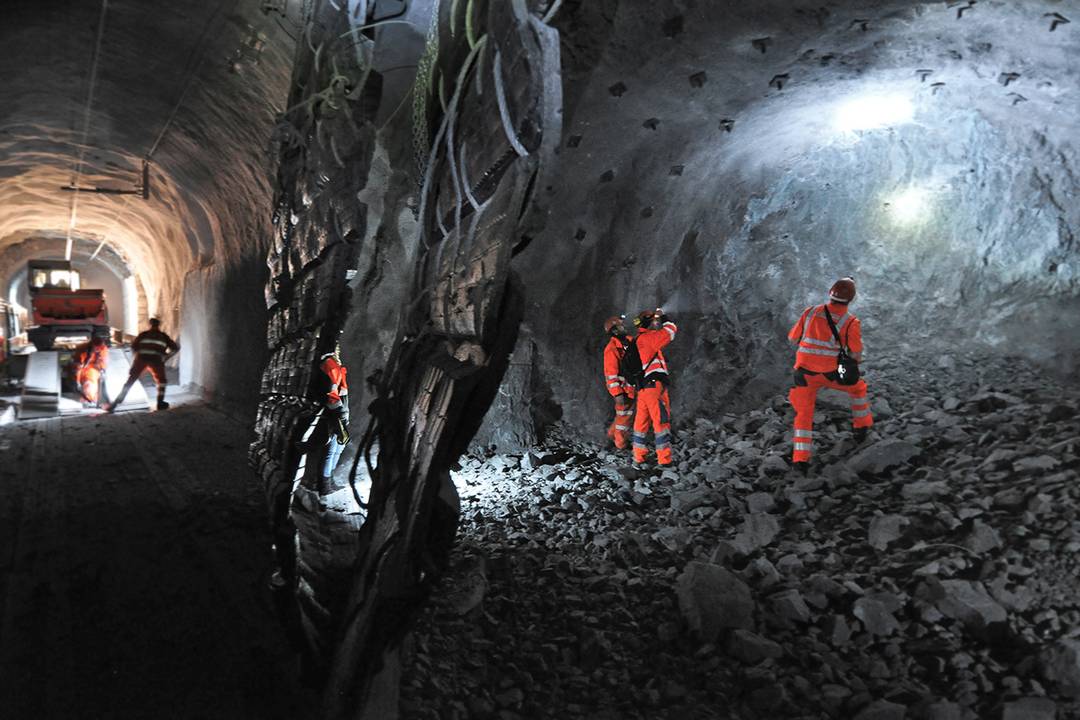 Im bestehenden Albulatunnel wurden die zwölf Querverbindungen angesprengt, die den bestehenden und den neuen Albulatunnel verbinden werden.