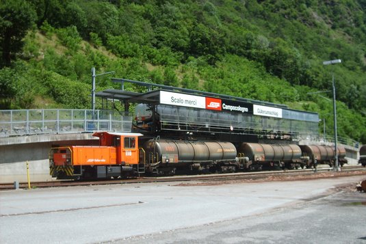 Mineralölumschlagsstelle der Rhätischen Bahn in Campocologno.