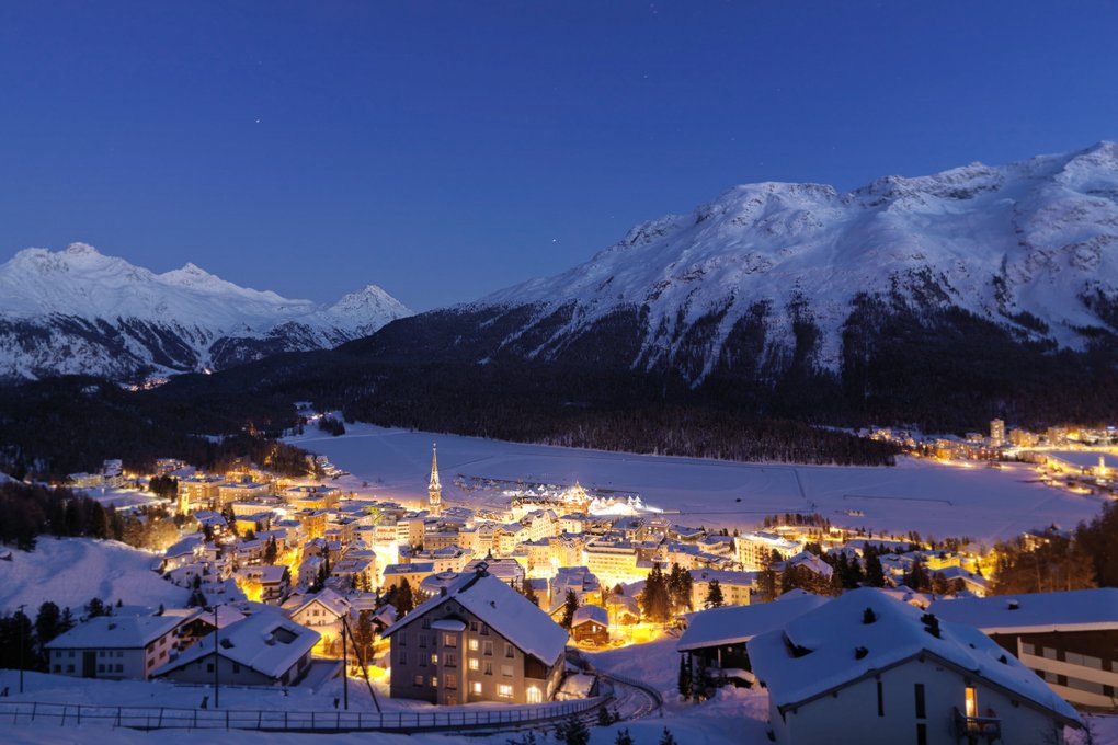St moritz. Сент Мориц Швейцария. St.Moritz (Сант-Мориц) в Швейцарии. Сент Мориц Швейцария горнолыжный. Швейцарского курорта Санкт-Мориц..